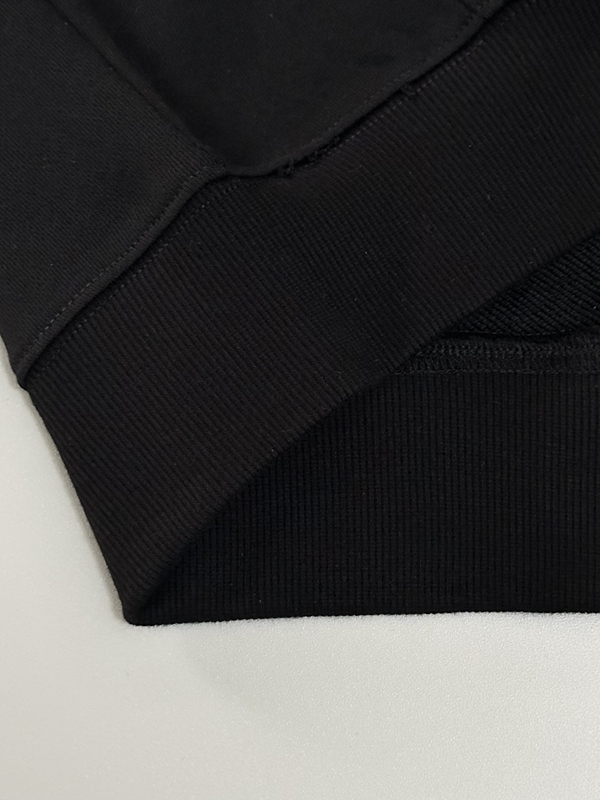 ブランドパーカー着用イメージ